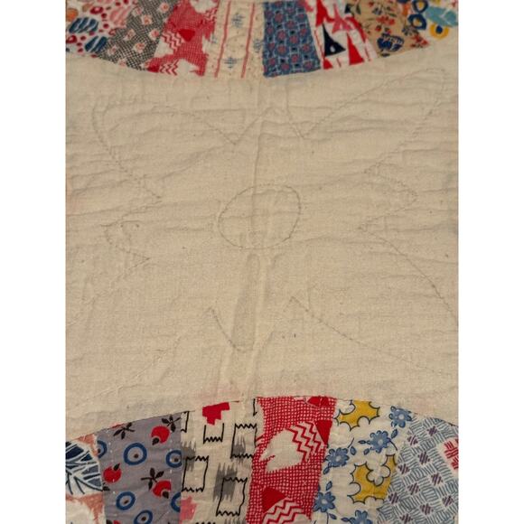 Vintage Hand Quilted Double Wedding Ring Quilt Scalloped Edge Feedsack Prints - Picture 5 of 8